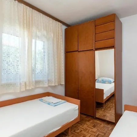 Cozy Home In Premantura With Wifi Premantura
