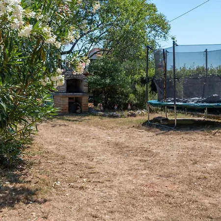 Cozy Home In Premantura With Wifi Holiday home *